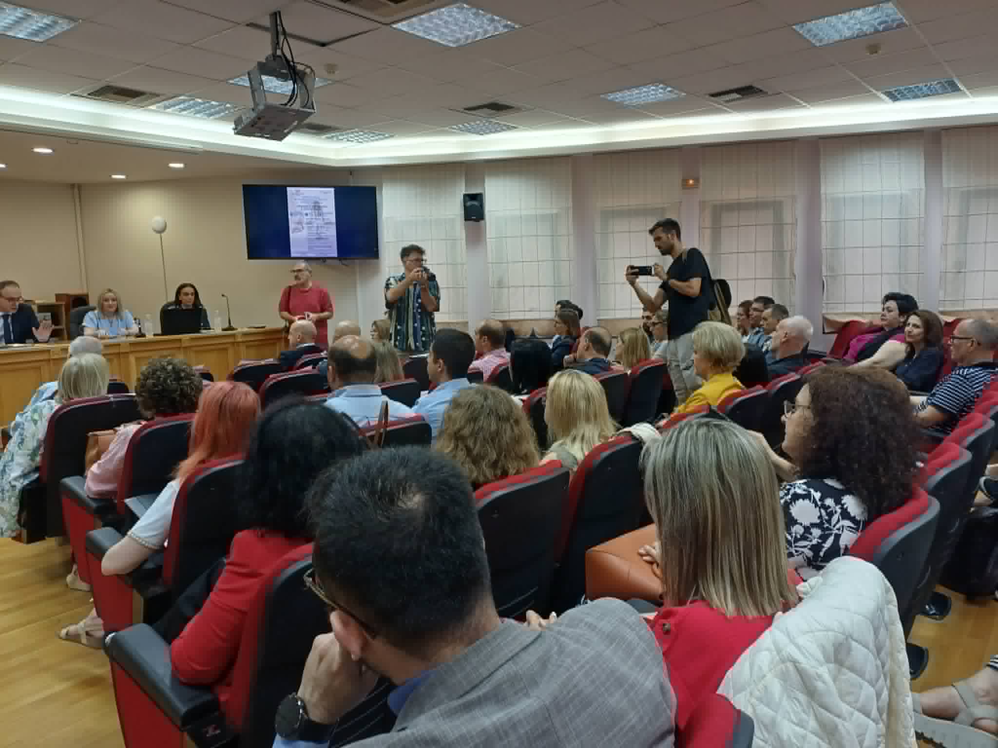 Η ενδοοικογενειακή βία και οι επιπτώσεις της στα παιδιά και τους εφήβους-ενδιαφέρουσα εκδήλωση στη Λάρισα (ΦΩΤΟ)