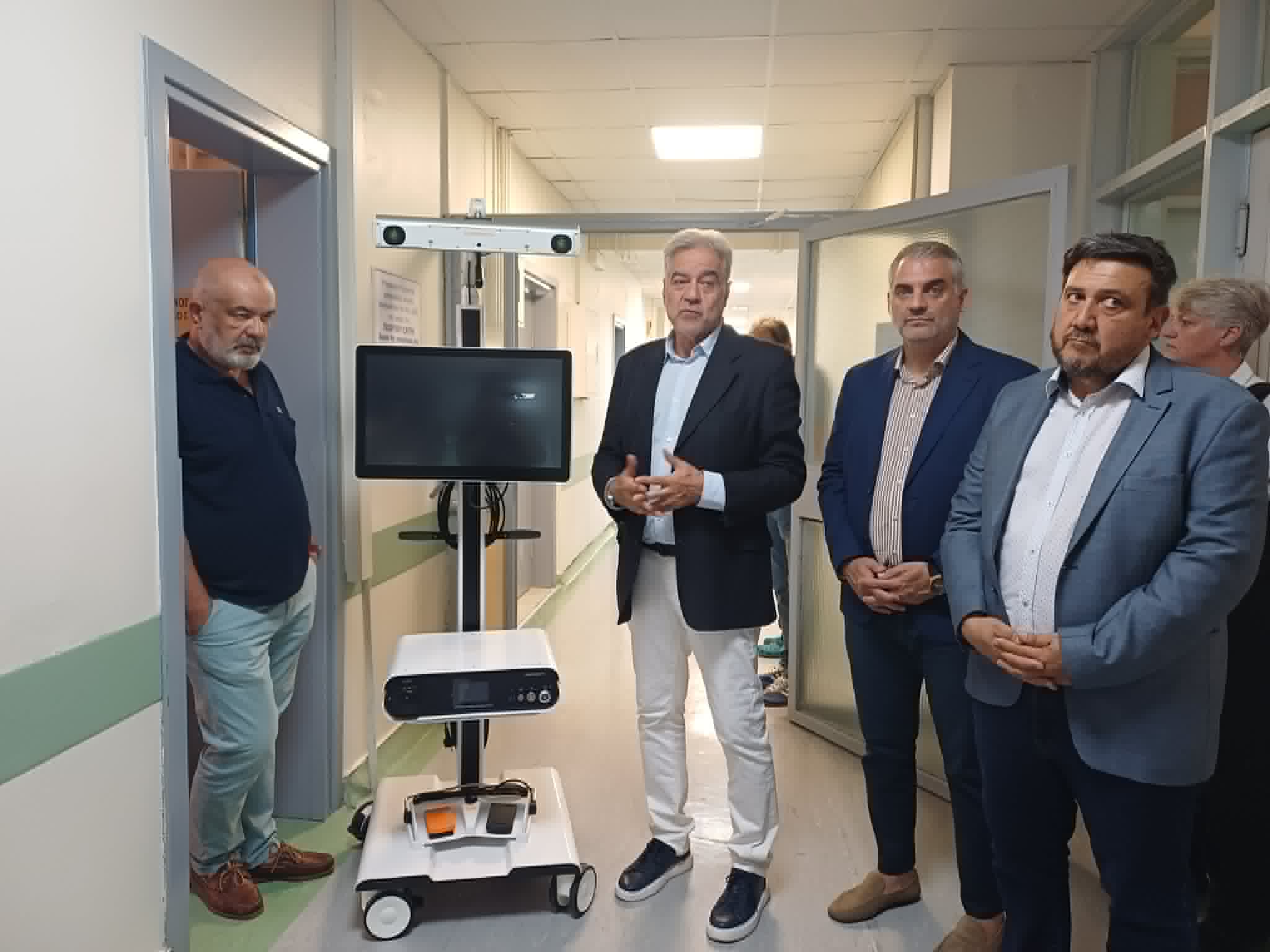 Ρομπότ στο χειρουργείο με τεχνολογία αιχμής στο Γενικό Νοσοκομείο Λάρισας που πρωτοπορεί(ΦΩTO)