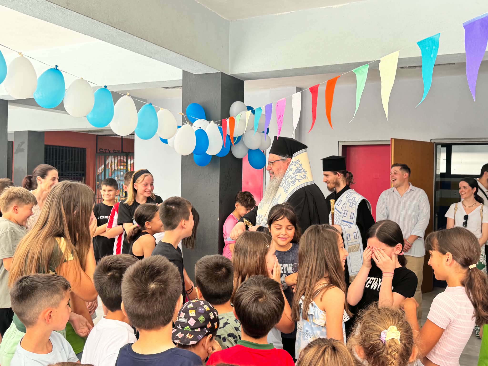Χαρούμενες παιδικές φωνές και χαμόγελα στην πρεμιέρα για την «Κατασκήνωση στην πόλη» (ΦΩΤΟ+video)