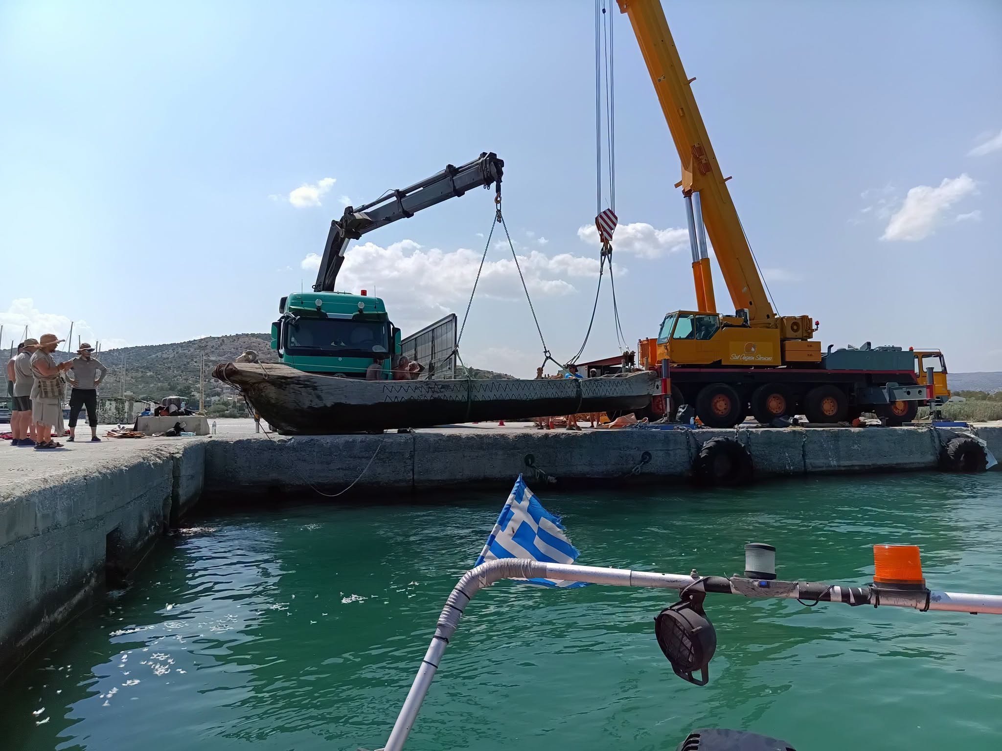 Μονόξυλο με Τσέχους κωπηλάτες ταξίδεψε από την Αλεξανδρούπολη στον Βόλο σε 13 ημέρες (video)