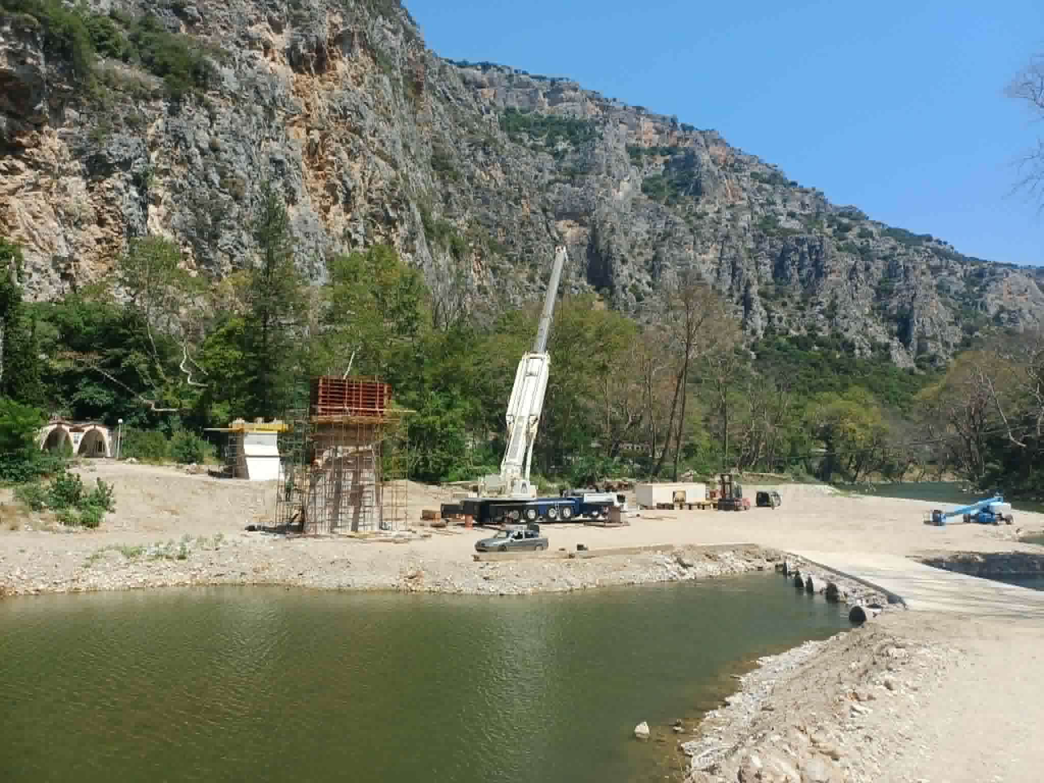Μπήκε το πρώτο υπόβαθρο για τη γέφυρα της Αγίας Παρασκευής στα Τέμπη-πότε θα είναι έτοιμη (ΦΩΤΟ)