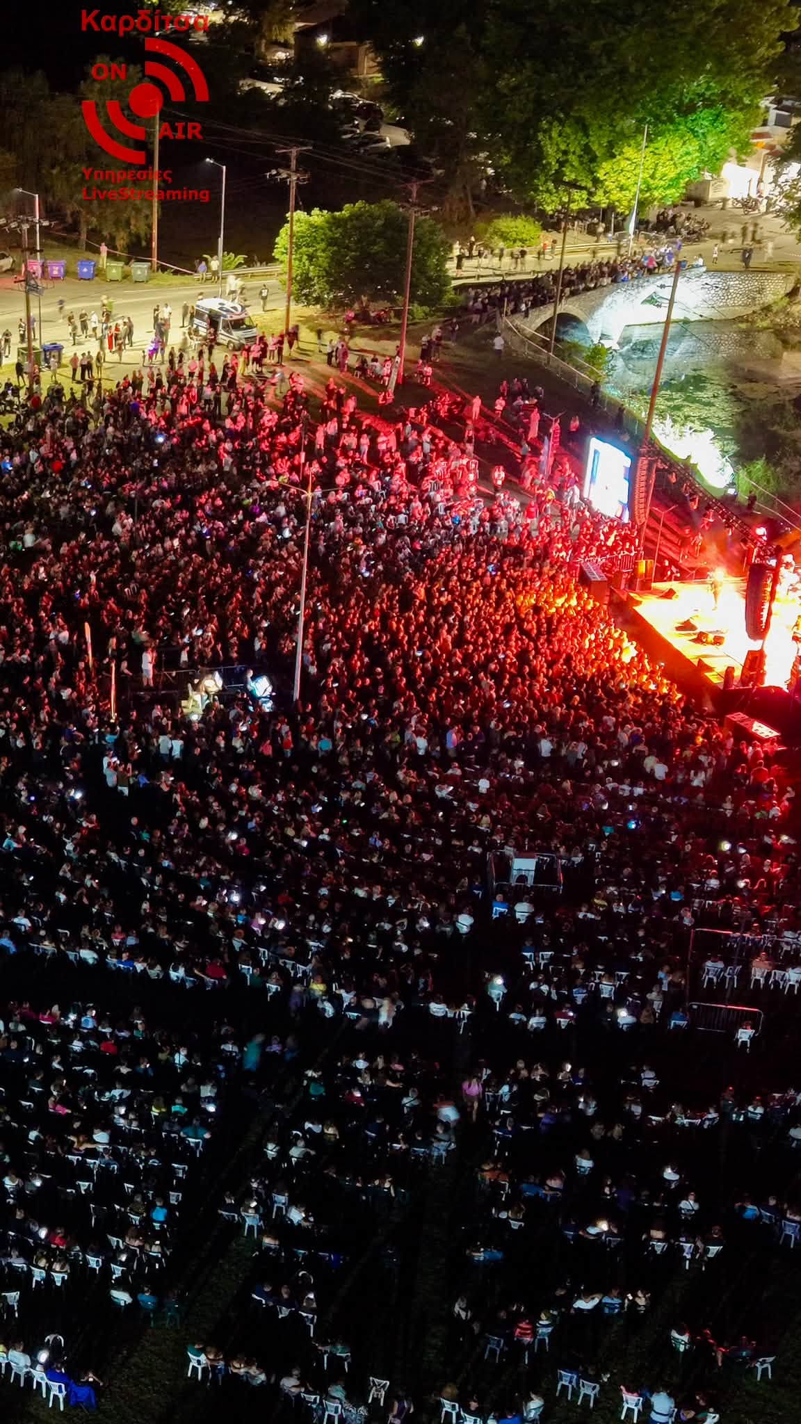 Εκατοντάδες Θεσσαλοί στη συναυλία του Βασίλη Παπακωνσταντίνου στην Ιτέα Καρδίτσας (ΦΩΤΟ)