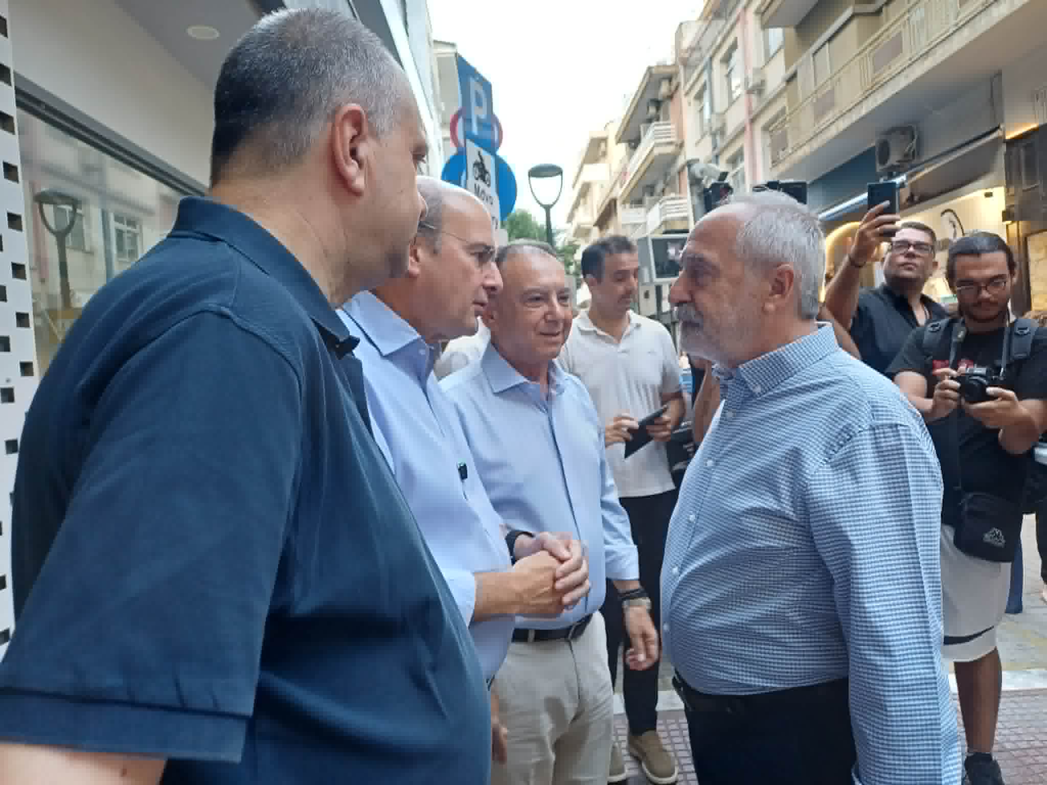 Κ. Χατζηδάκης από τη Λάρισα: Εκλογές την άνοιξη του 2027- βόλτα στο εμπορικό κέντρο της πόλης (ΦΩΤΟ)