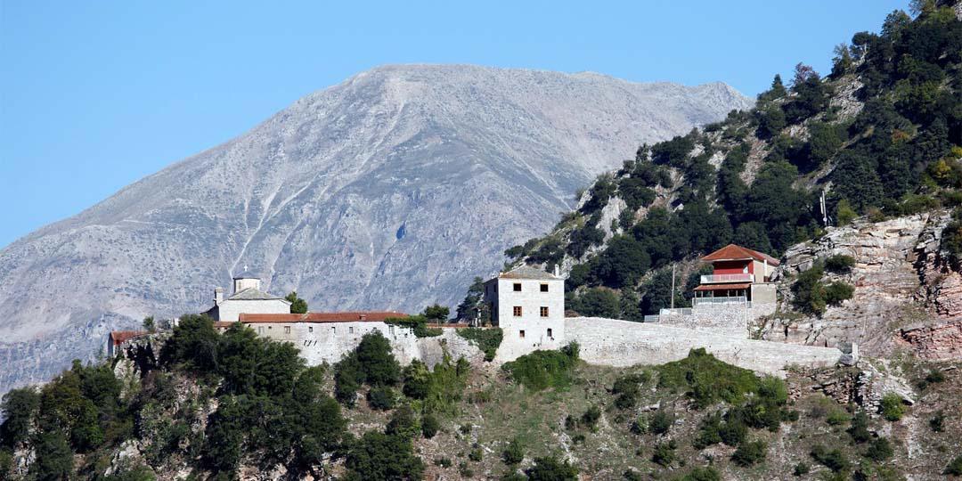 Πλήθος πιστών αανμένεται και φέτος το δεκαπενταύγουστο στην Ιερά Μονή Παναγίας Σπηλιάς στα Άγραφα