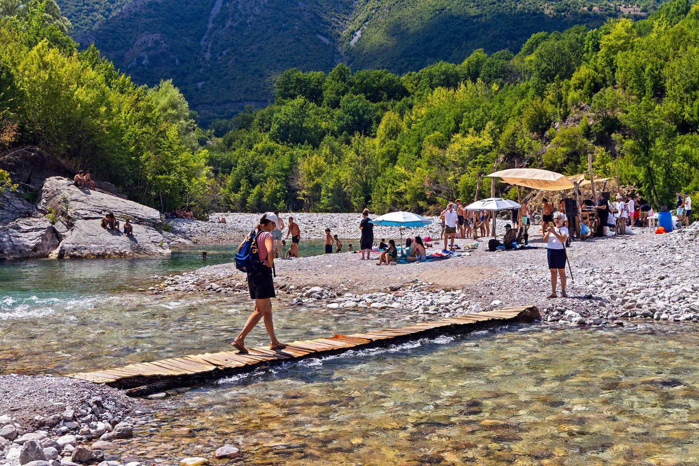 Δείτε εικόνες από το χθεσινό River Party στον Αχελώο («Ασπροπόταμο»), στην «παραλία» Μεσοχώρας Τρικάλων (ΦΩΤΟ)