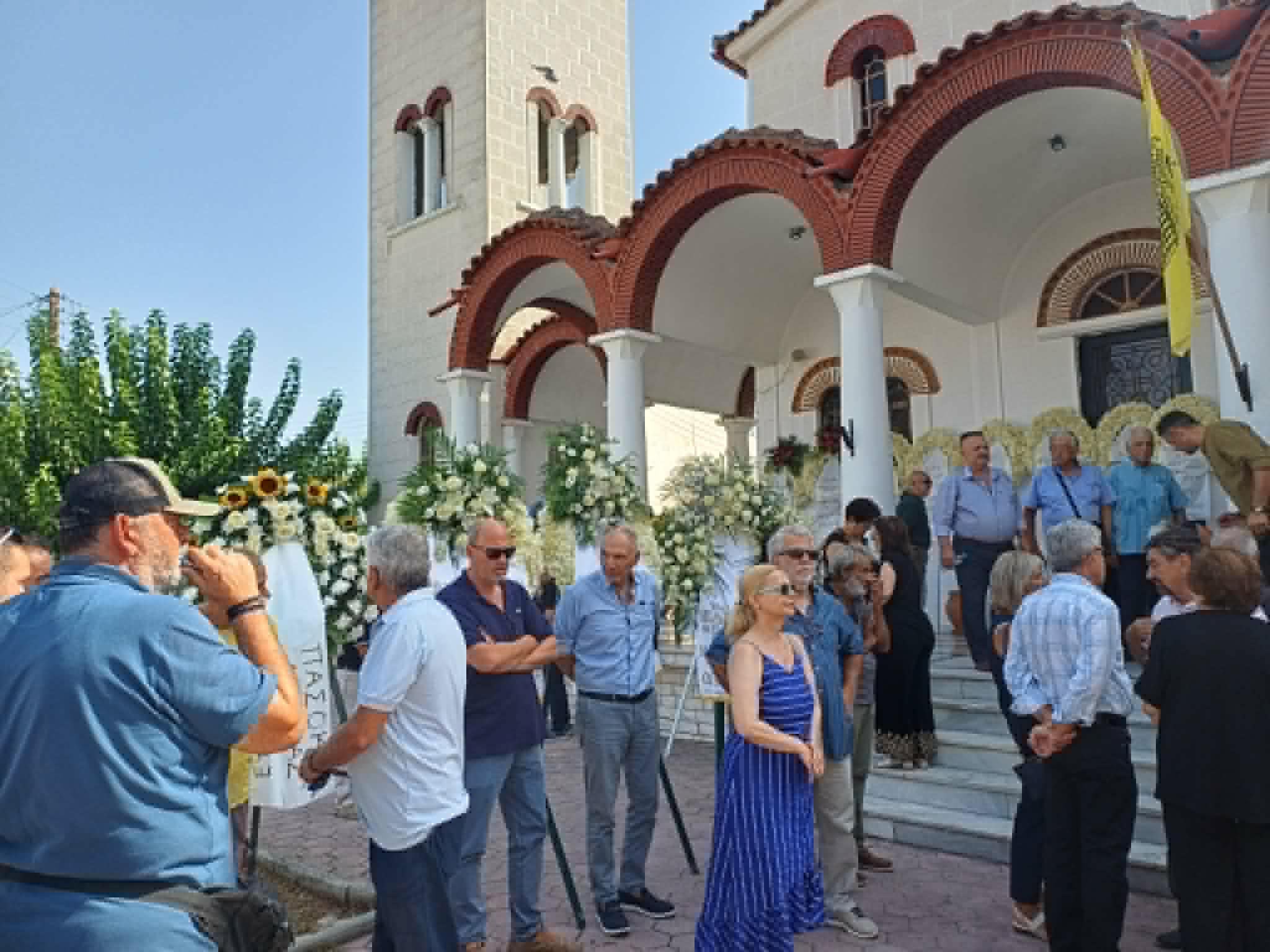 Με τιμές και συγκίνηση το τελευταίο «αντίο» σήμερα στον επί 16 χρόνια δήμαρχο Τυρνάβου Δημήτρη Κουγιώνη (ΦΩΤΟ)