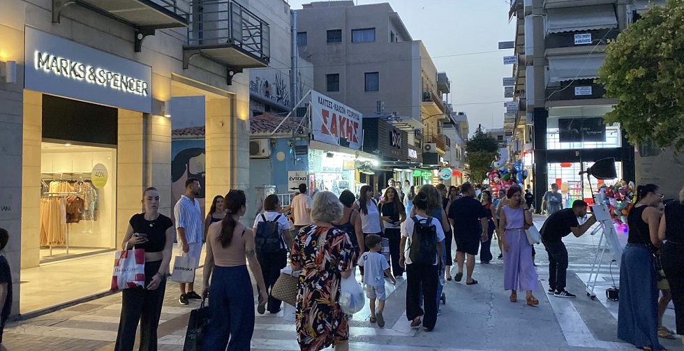 Πλημμύρισε κόσμο το κέντρο του Βόλου για τη Λευκή Νύχτα (ΦΩΤΟ)