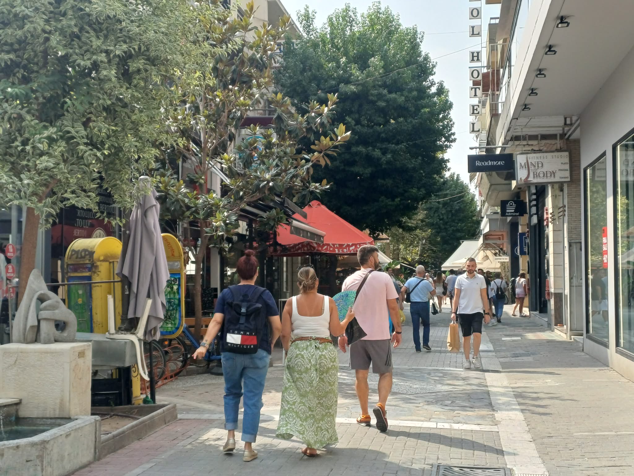 Επιστροφή στο κανονικό ωράριο για τα καταστήματα της Λάρισας - Τέλος τα κλειστά Σάββατα (ΦΩΤΟ)