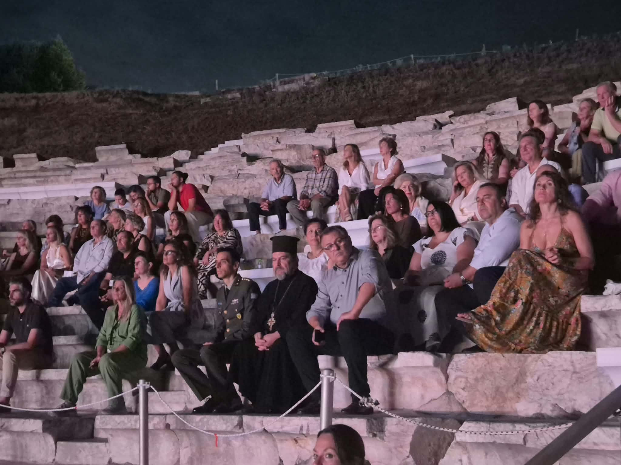 «Ιπποκράτεια Ορκική Ηθική»: Η βροχή δεν εμπόδισε τη μεγάλη προσέλευση στο Αρχαίο Θέατρο Λάρισας (ΦΩΤΟ+ video)