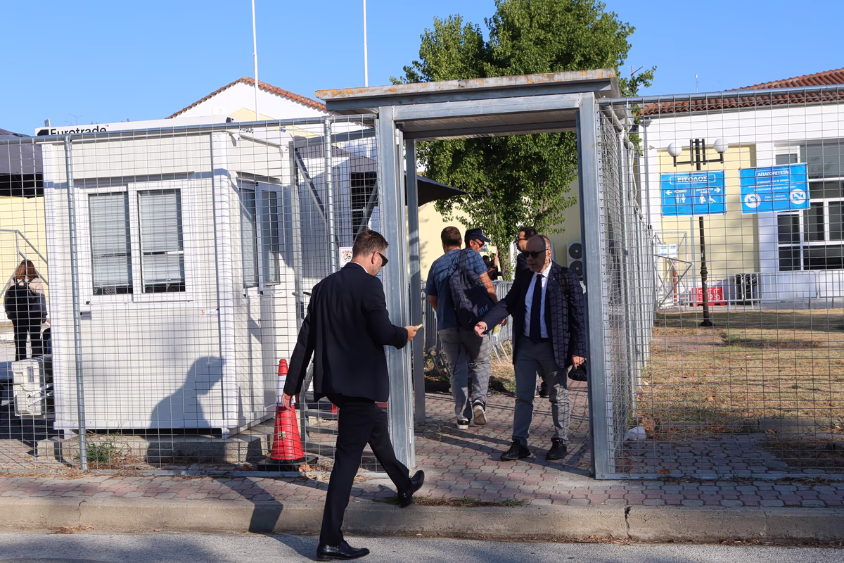 Δίκη Τεμπών: Συγκλόνισαν οι οικογένειες Βλάχου και Πλακιά – «Ζητάμε την αλήθεια και τη δικαιοσύνη»