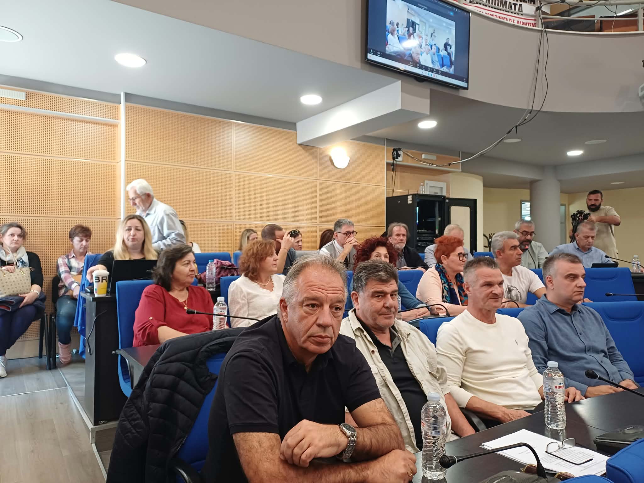 «Σε ομηρία» 57 εργαζόμενες στην καθαριότητα σε Τρίκαλα και Καρδίτσα – Παρέμβαση στο Περιφερειακό Συμβούλιο