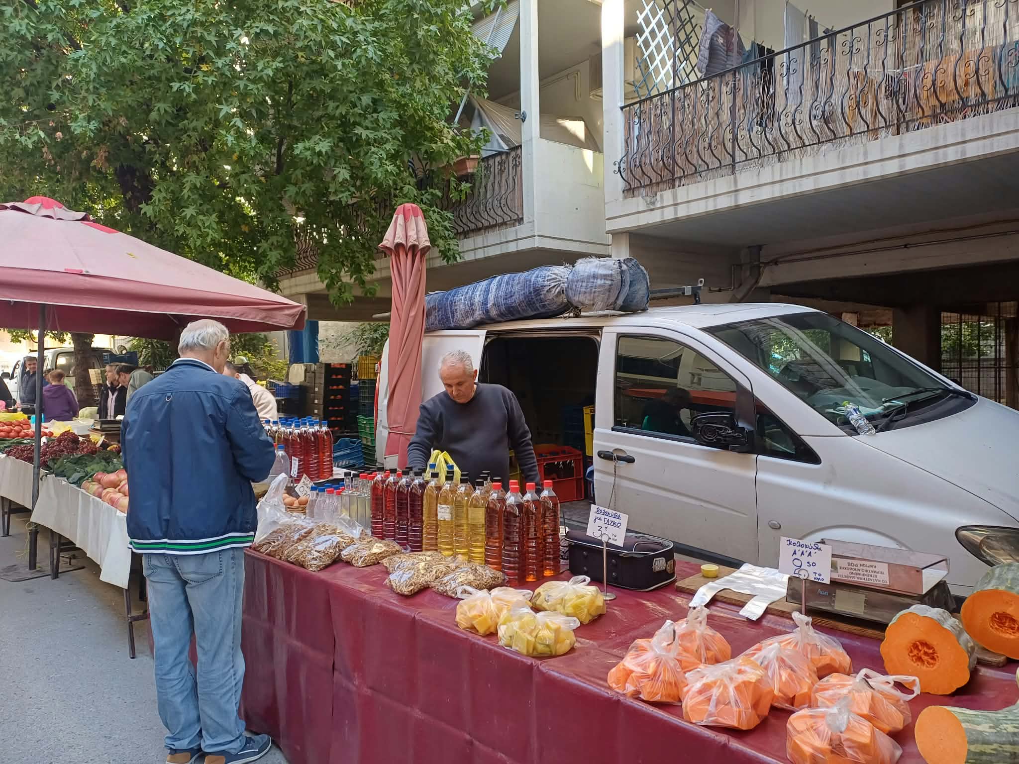 Λαϊκή αγορά Λάρισας: Μισθοί και συντάξεις φτάνουν για τις πρώτες 15 ημέρες – Επανήλθε το «τεφτέρι»