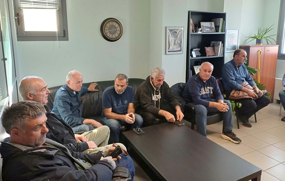 Ελαιοπαραγωγοί Τεμπών στον Δημήτρη Τσέτσιλα – Ζητούν ενίσχυση για ακαρπία και δάκο (ΦΩΤΟ+video)