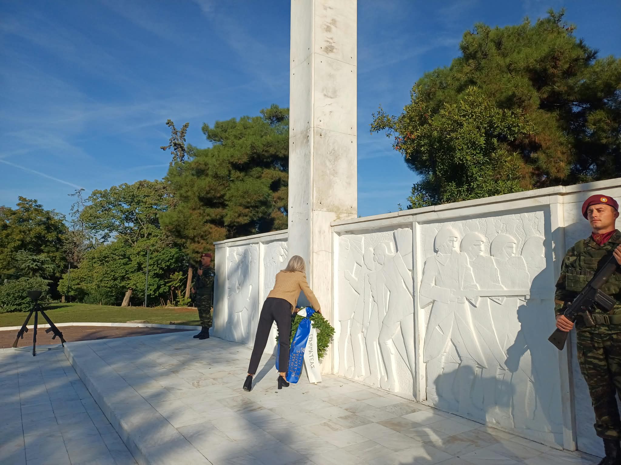 Λάρισα: Κατάθεση στεφάνων για την επέτειο ίδρυσης του ΟΗΕ (ΦΩΤΟ+video)