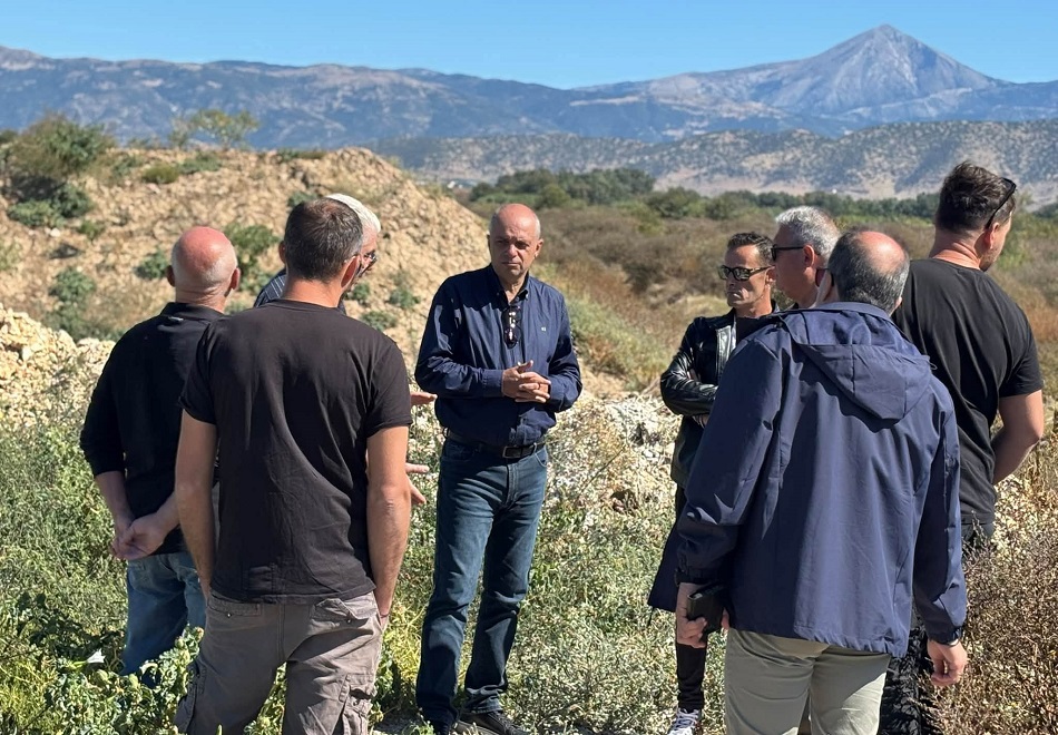 Φαλάνη: Ζητούν ταπείνωση του δρόμου δίπλα στο φράγμα της Γυρτώνης για να αποφύγουν πλημμύρες (ΦΩΤΟ)
