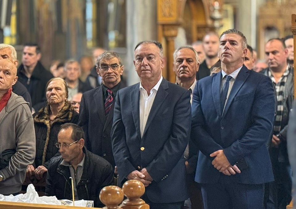 Πλήθος πιστών στον πανηγυρικό Εσπερινό του Αγίου Δημητρίου στη Νέα Σμύρνη Λάρισας (ΦΩΤΟ)