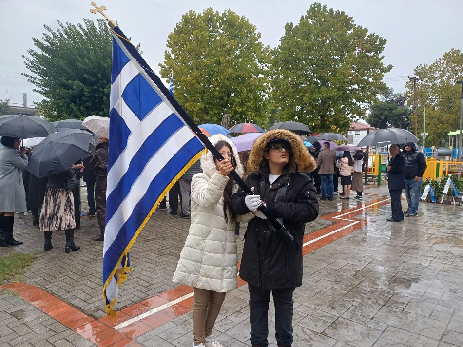 Λαρισα: Δεν πρόλαβε να παρελάσει σημαιοφόρος ο μικρός μαχητής της ζωής - ΦΩΤΟ 1 Δεν έγινε η παρέλαση στη Γιάννουλη – Δεν πρόλαβε να παρελάσει σημαιοφόρος ο Στέφανος, ο μικρός μαχητής της ζωής (ΦΩΤΟ+video)
