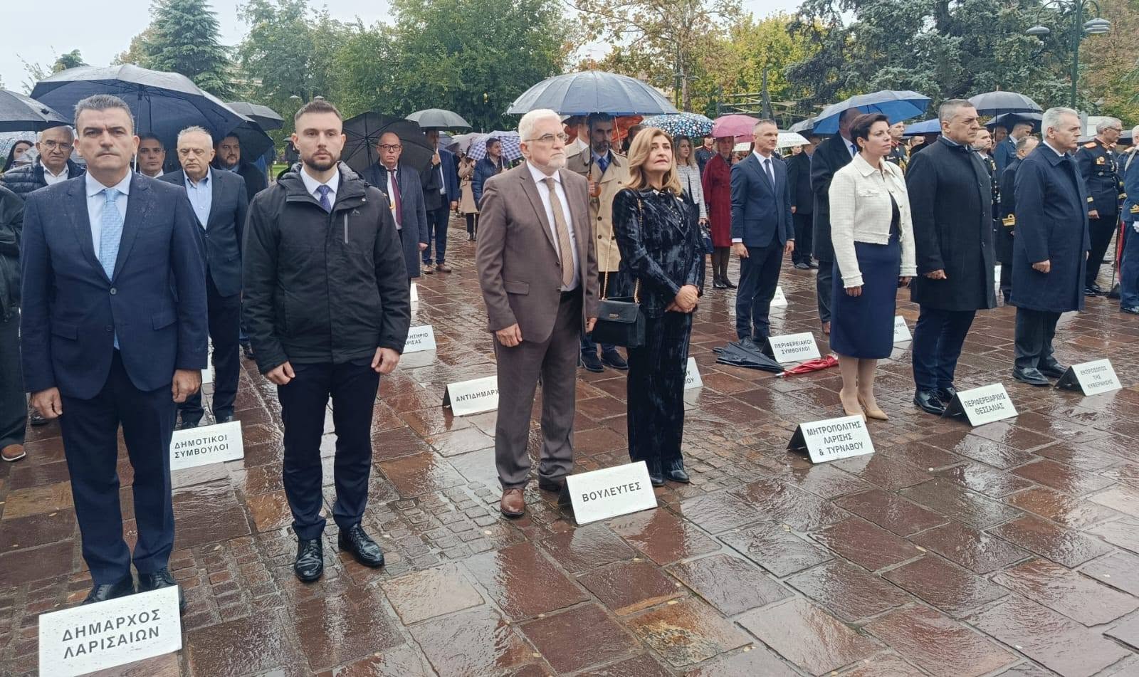 Με λαμπρότητα η Δοξολογία στη Λάρισα για την 28η Οκτωβρίου και η κατάθεση στεφάνων στο Ηρώο(ΦΩΤΟ)