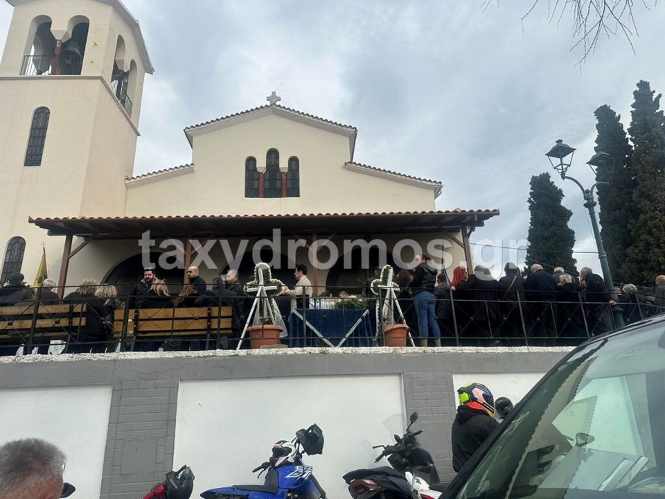 Βόλος: Θλίψη στην κηδεία του ζευγαριού -Εξετάζονται από τις Αρχές όλα τα δεδομένα για το θανατηφόρο τροχαίο