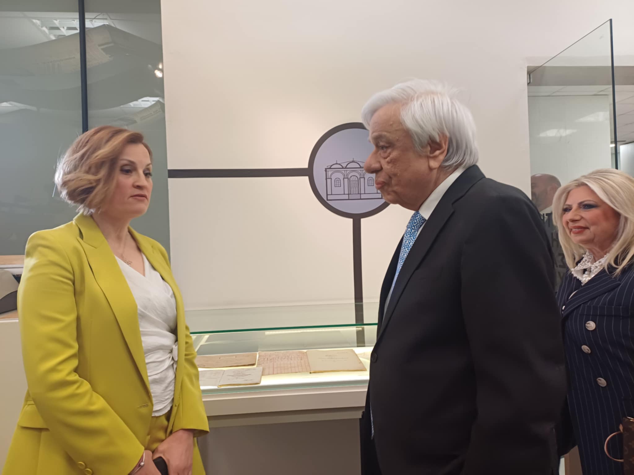 Π. Παυλόπουλος από τη Βιβλιοθήκη Κων. Κούμα: : «Οι κάτοικοι πρέπει να είναι υπερήφανοι για ό,τι φυλάσσεται εδώ μέσα» (ΦΩΤΟ+)