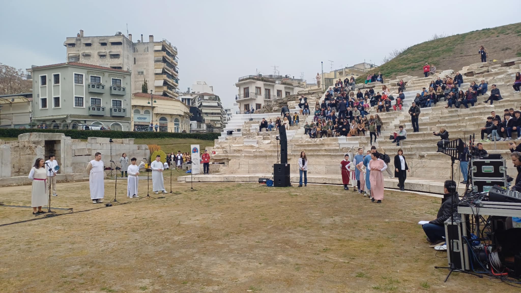 Μαθητές έδωσαν ξανά ζωή στο αρχαίο θέατρο της Λάρισας - έναρξη του φεστιβάλ «Εφήβων Δρώμενα» (ΦΩΤΟ+video)