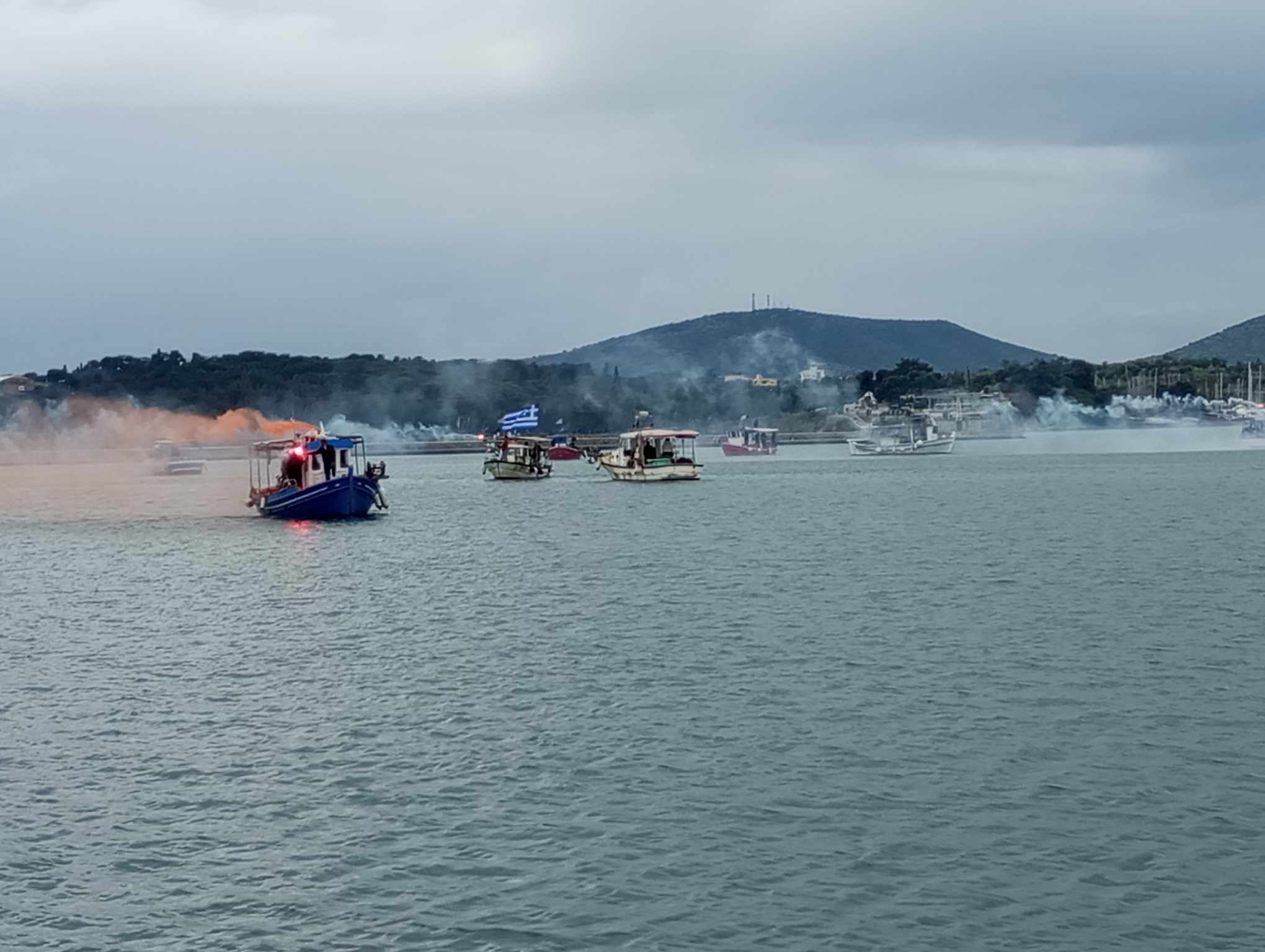 Παράκτιοι αλιείς Βόλου: “Βάζουν ταφόπλακα στον κλάδο εκτοξεύοντας τα κόστη με τον νέο νόμο”