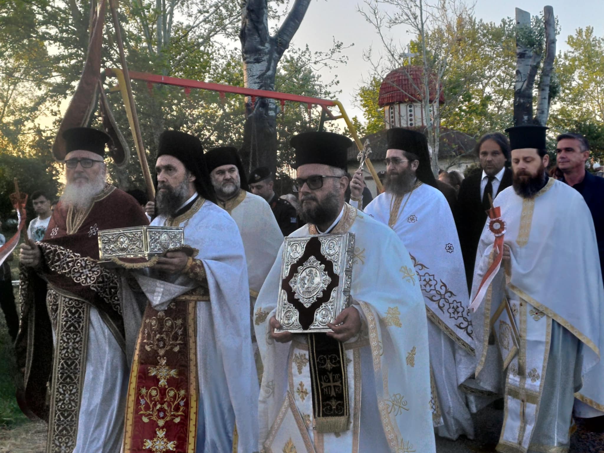 Πλήθος πιστών  στο Ομορφοχώρι στον Εσπερινό για τον εορτασμό των Νέων Μαρτύρων Ραφαήλ, Νικολάου και Ειρήνης (ΦΩΤΟ-video)