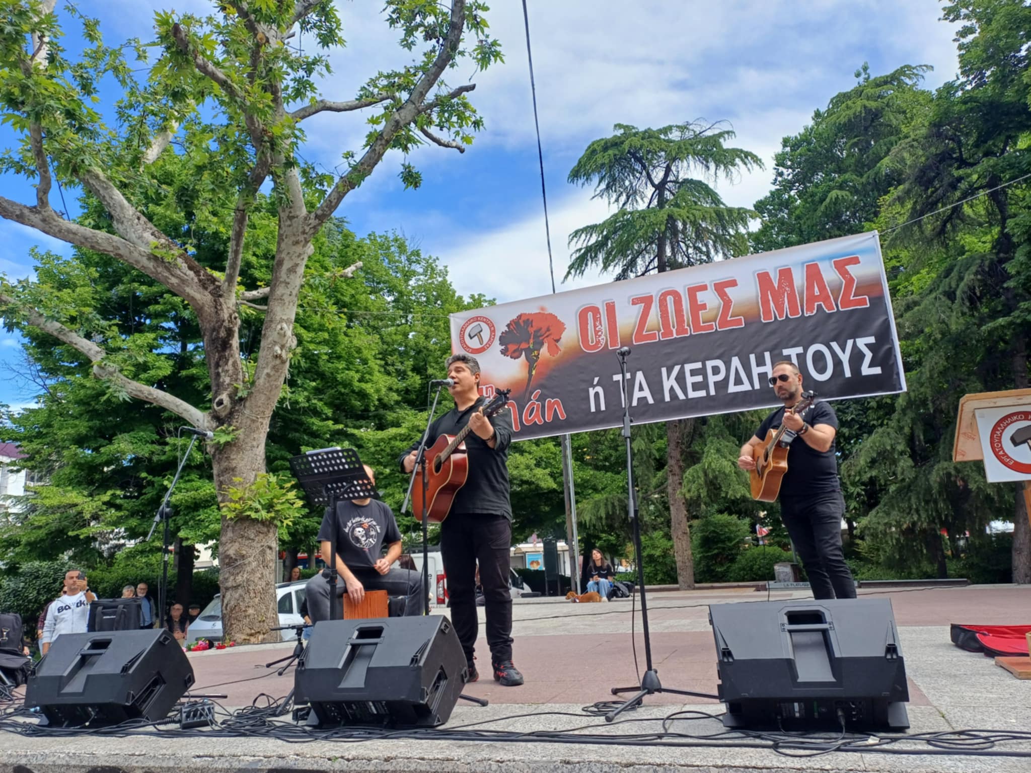 ” Η Πρωτομαγιά δεν είναι αργία, είναι απεργία” -μεγαλη απεργιακή συγκέντρωση στην κεντρική πλατεία της Λάρισας (ΦΩΤΟ+video)