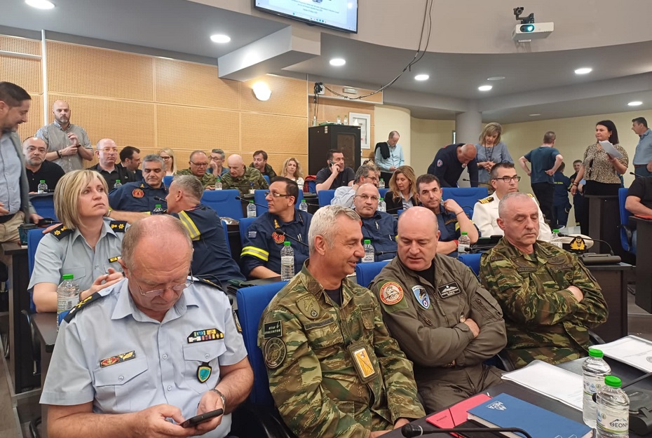 Ευρεία σύσκεψη υπό τον Ευ. Τουρνά: «Μέλημα να σβήνουμε τις φωτιές τη μέρα που ξεκινούν»