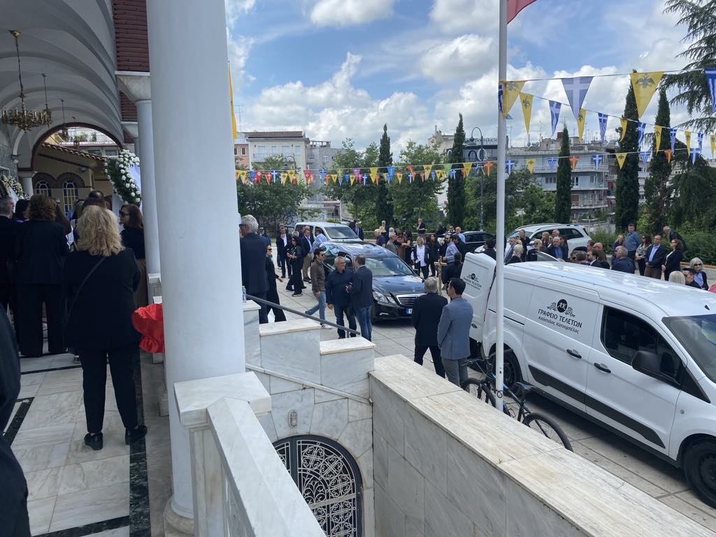 Απέραντη θλίψη στην εξόδιο ακολουθία για την Κατερίνα Ντότσιου- Γιουρμετάκη στον Άγιο Αζίλλιο (ΦΩΤΟ)