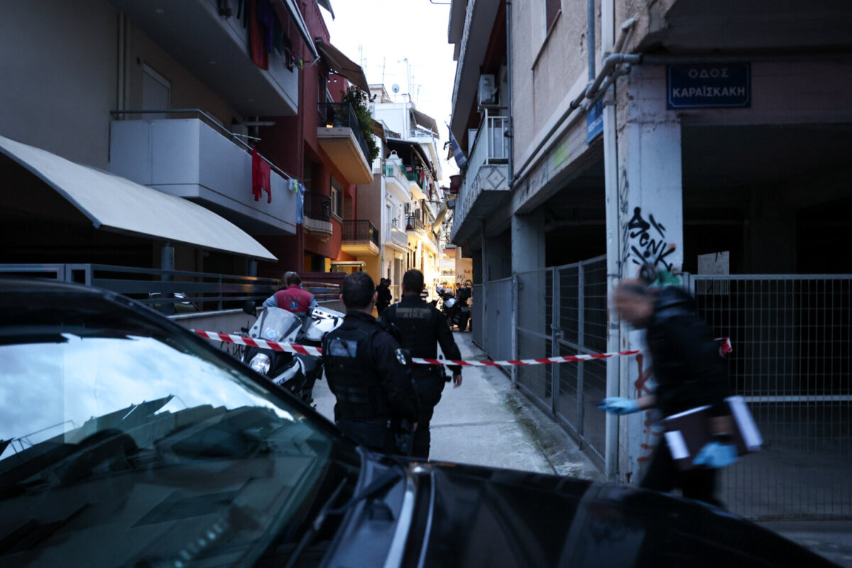 Ανθρωποκτονία-σοκ στη Λάρισα: 21χρονος σκότωσε την 52χρονη μητέρα του
