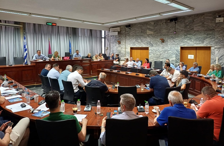 Ο Μαμακος διαψεύδει σενάρια για τραπεζοκαθίσματα και πάρκιγκ στο χώρο των κατεδαφίσεων  μροστά από αρχαίο θέατρο