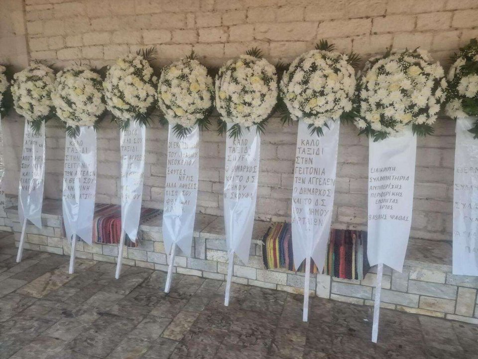 Άρτα: Ανείπωτος πόνος -Το τελευταίο «αντίο» στον 14χρονο Σπύρο, που έχασε τη ζωή του στα νερά του Αράχθου