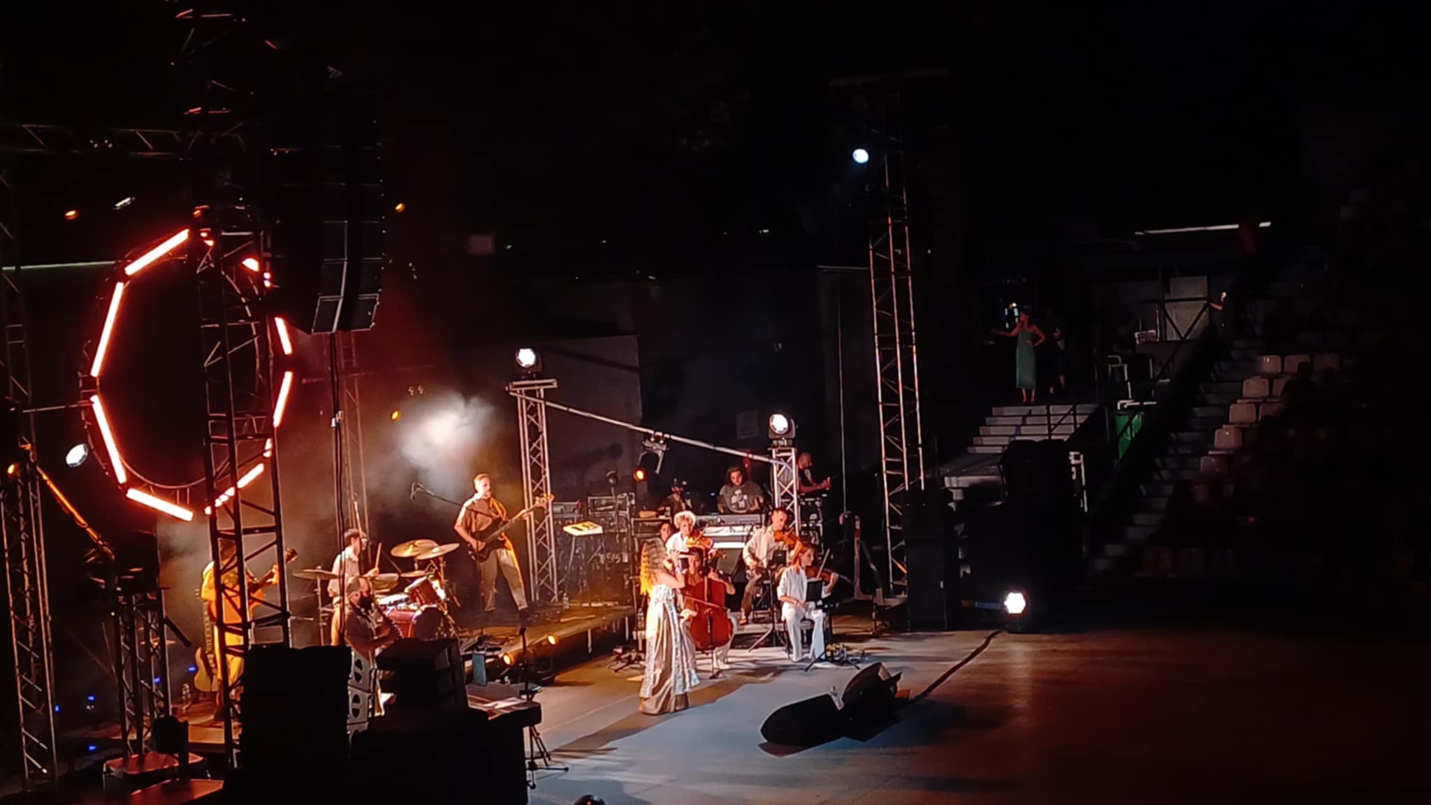 Μάγεψε η Νατάσσα Μποφίλιου τους Λαρισαίους στο Κηποθεάτρο Αλκαζάρ (ΦΩΤΟ+video)