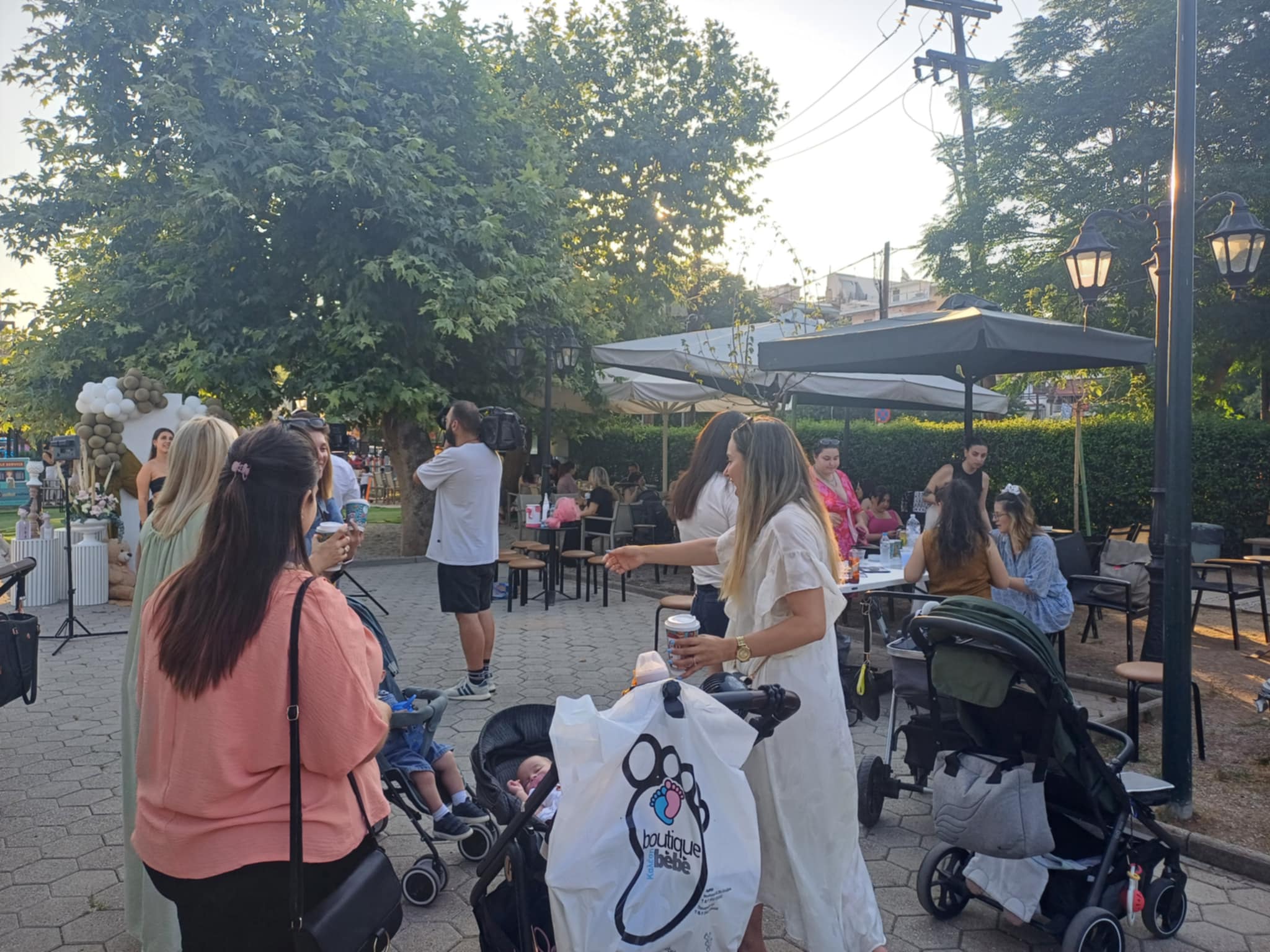 Ανοιχτή αγκαλιά για τις μητέρες στη Λάρισα – Το νέο εγχείρημα των Wander Mamas (ΦΩΤΟ)