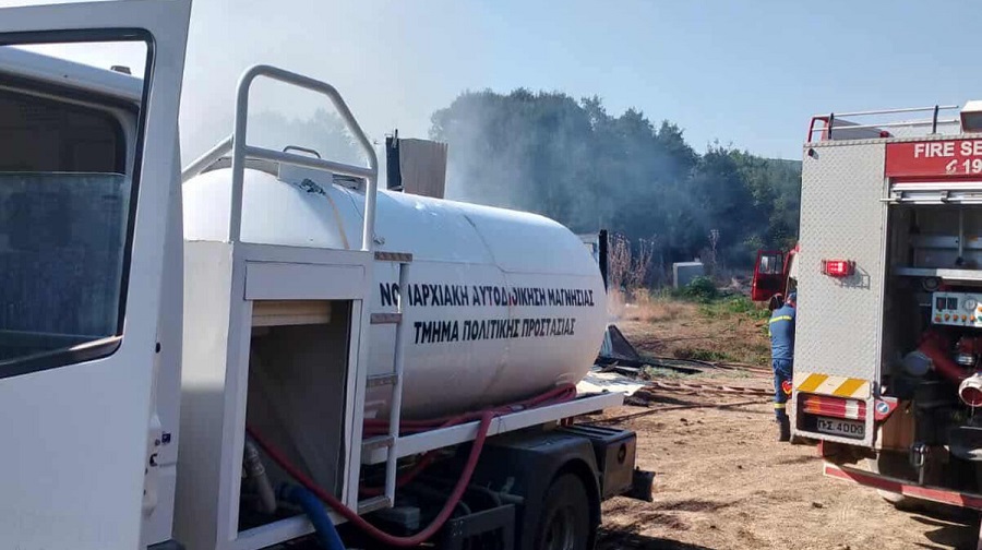 Mαγνησία: Μεγάλη πυρκαγιά σε κτηνοτροφική μονάδα στους Κωφούς – Κάηκαν ζώα
