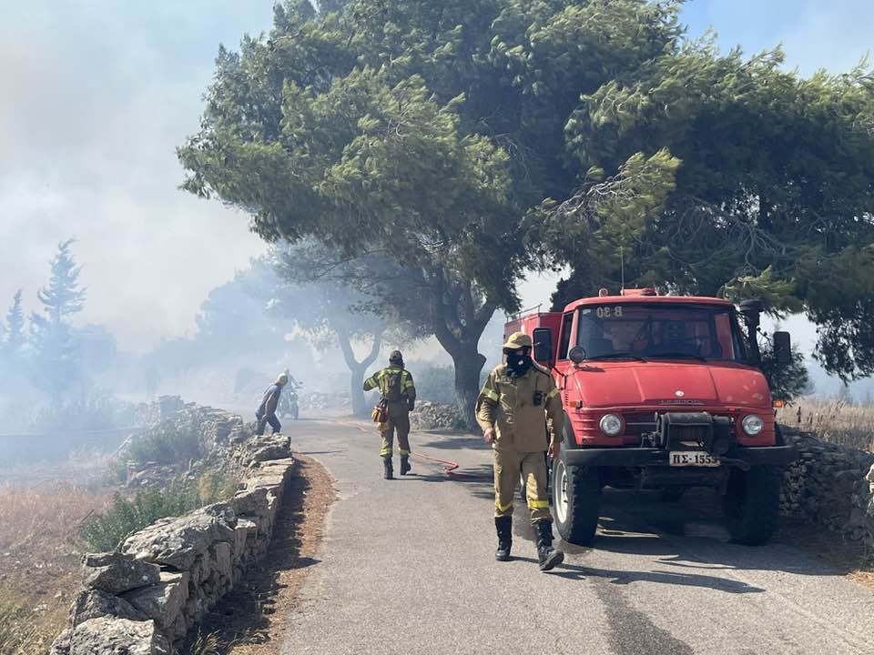 Φωτιές σε Εύβοια, Μεσσηνία και Κύθηρα - Μπαράζ μηνυμάτων από το 112 για εκκενώσεις οικισμών