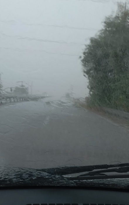 Ισχυρές βροχές στο Ν. Καρδίτσας, χωρίς ζημιές έως τώρα στις καλλιέργειες-Πλημμυρικά φαινόμενα  στην οδό Σαρανταπόρου.