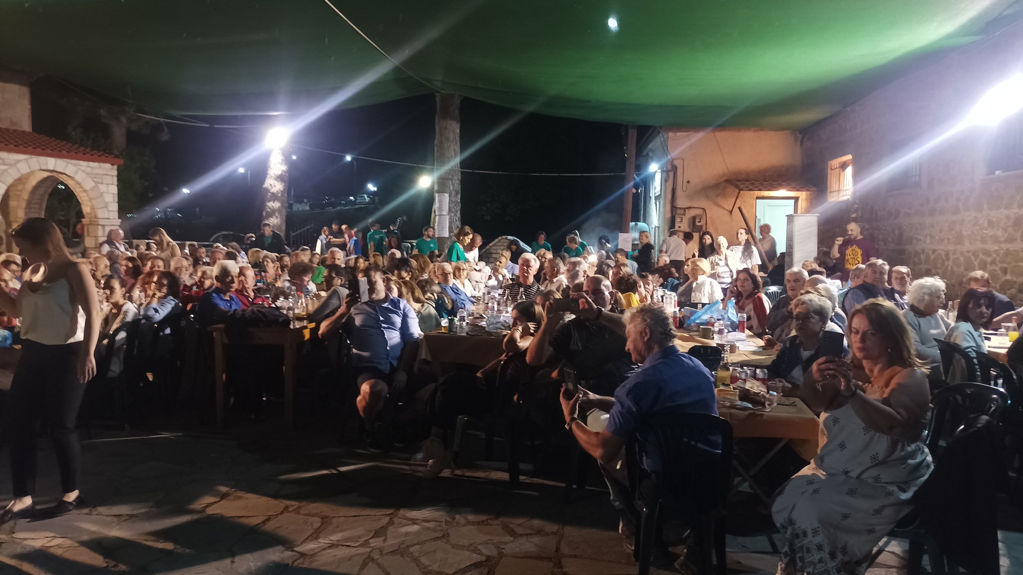 Ζωντάνεψαν τα χωριά τον Δεκαπενταύγουστο, η λίμνη Πλαστήρα έχει την τιμητική της (φωτο)