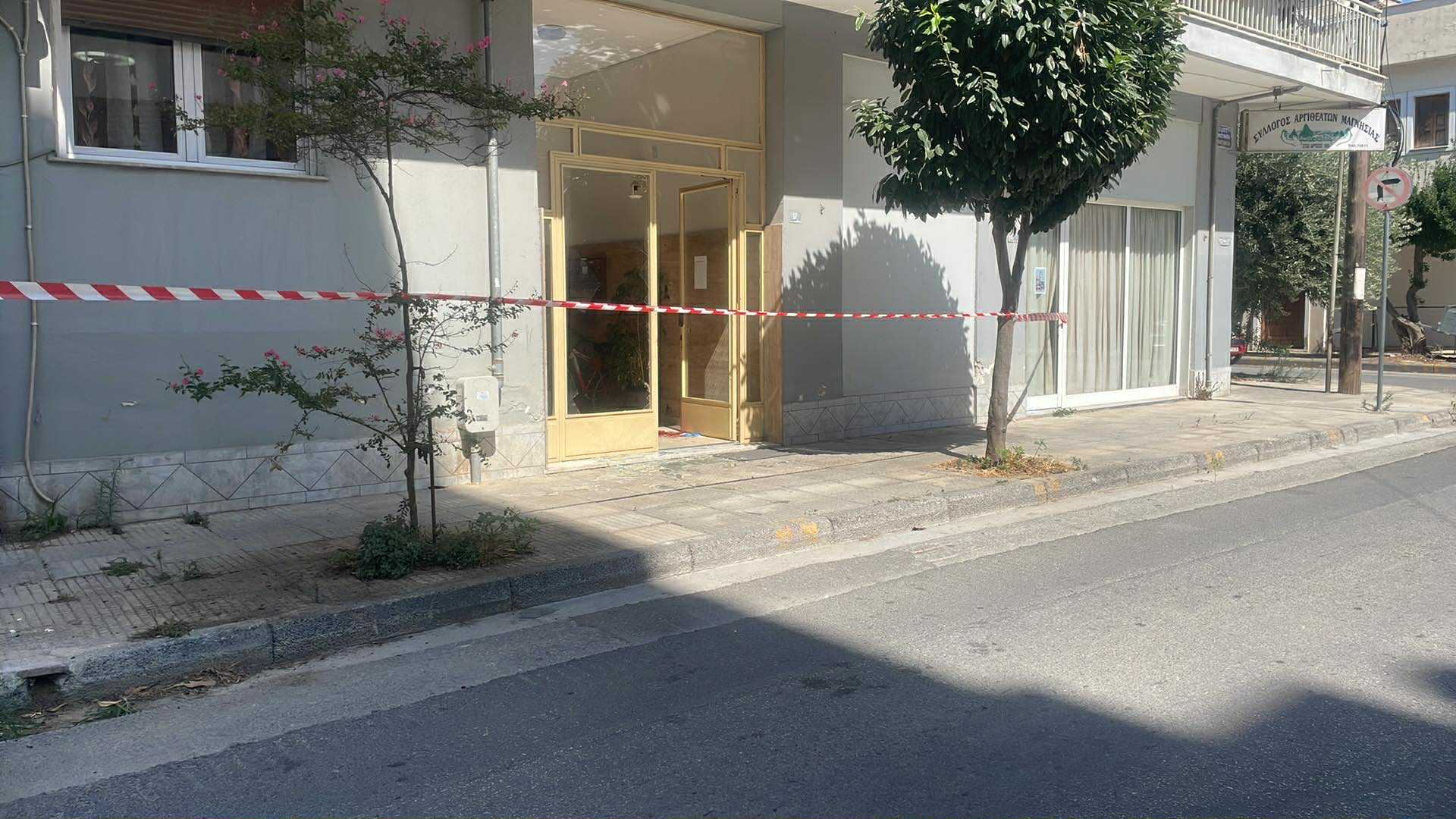 Γυναικοκτονία στον Βόλο: Άνδρας δολοφόνησε την σύζυγό του και τράπηκε σε φυγή (ΦΩΤΟ)