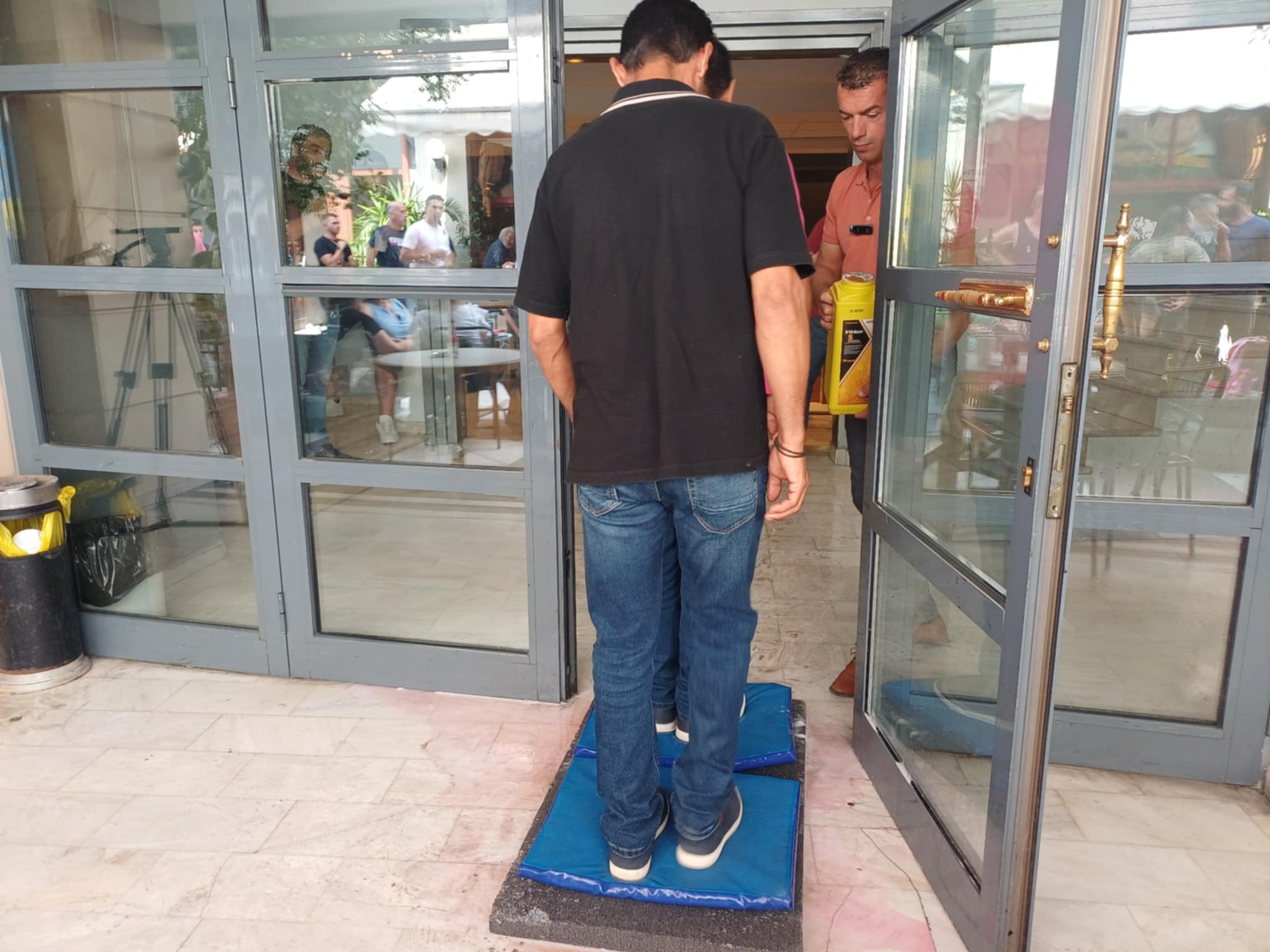 Αυστηρά με΄ρα βιοασφάλειας στη σύσκεψη των κτηνοτρόφων στον Τύρναβο υπό το φόβο της ευλογιάς (ΦΩΤΟ)