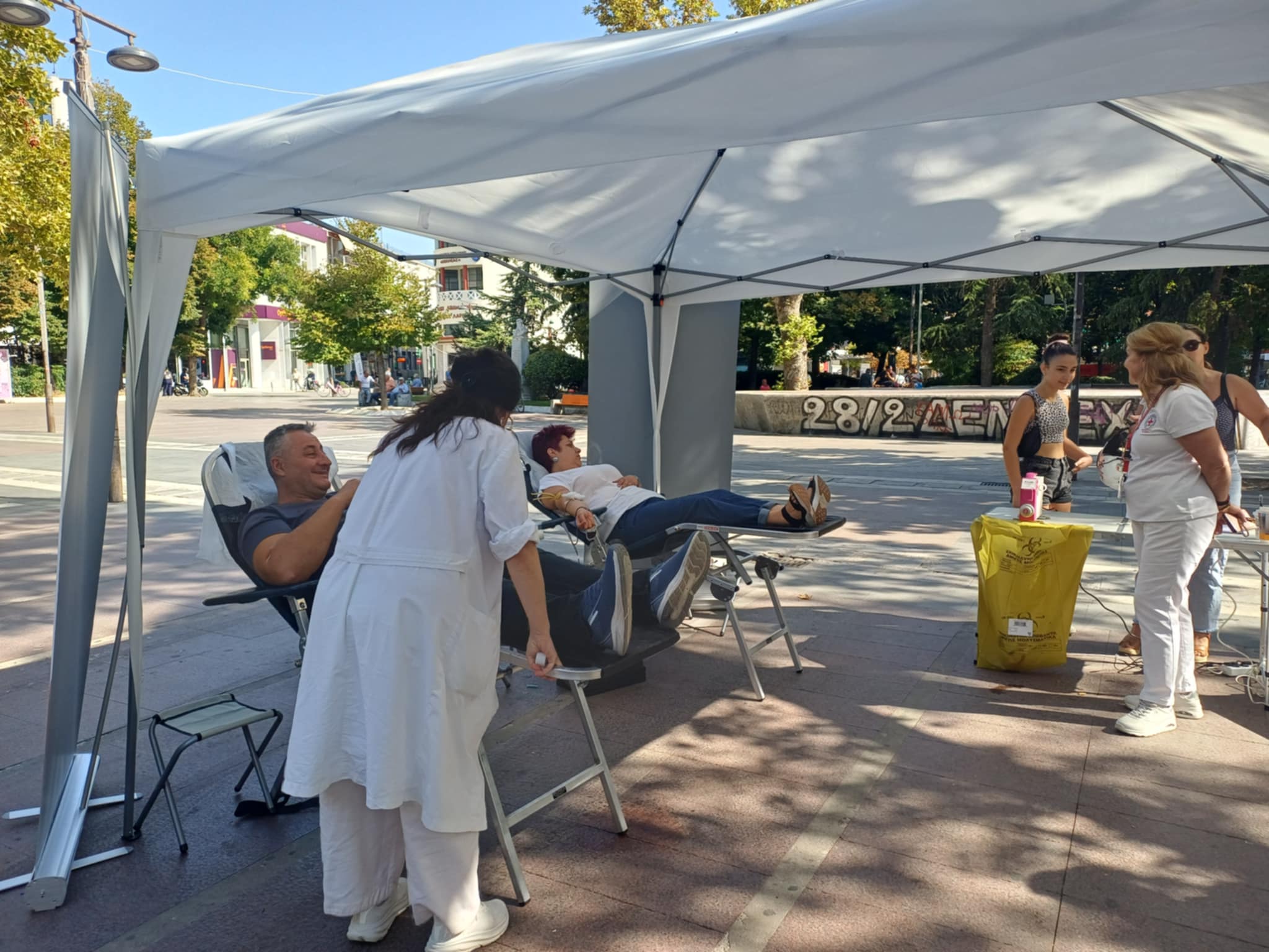 Υπαίθρια αιμοδοσία στην Κεντρική Πλατεία Λάρισας από τον ΕΕΣ (ΦΩΤΟ)