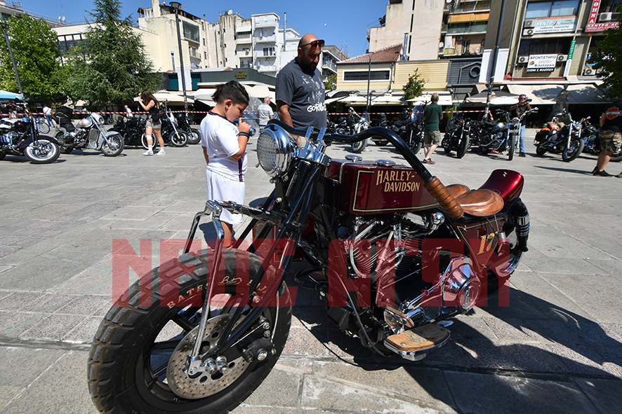 “Σείστηκε” η Καρδίτσα από την απόβαση των ...Χαρλεάδων (φωτό-βίντεο)