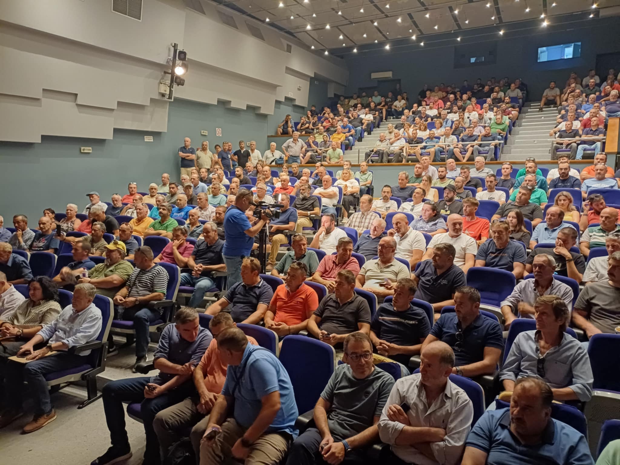 Αγωνιούν για το μέλλον τους οι κτηνοτρόφοι λόγω ευλογιάς-σύσκεψη σήμερα στον Τύρναβο (ΦΩΤΟ+video)