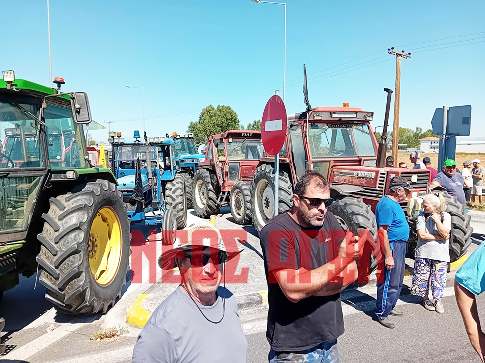 Τα τρακτέρ στον κόμβο του Ε-65, αστυνομικές δυνάμεις απέκλεισαν τις προσβάσεις στον αυτοκινητόδρομο (ΦΩΤΟ - ΒΙΝΤΕΟ)