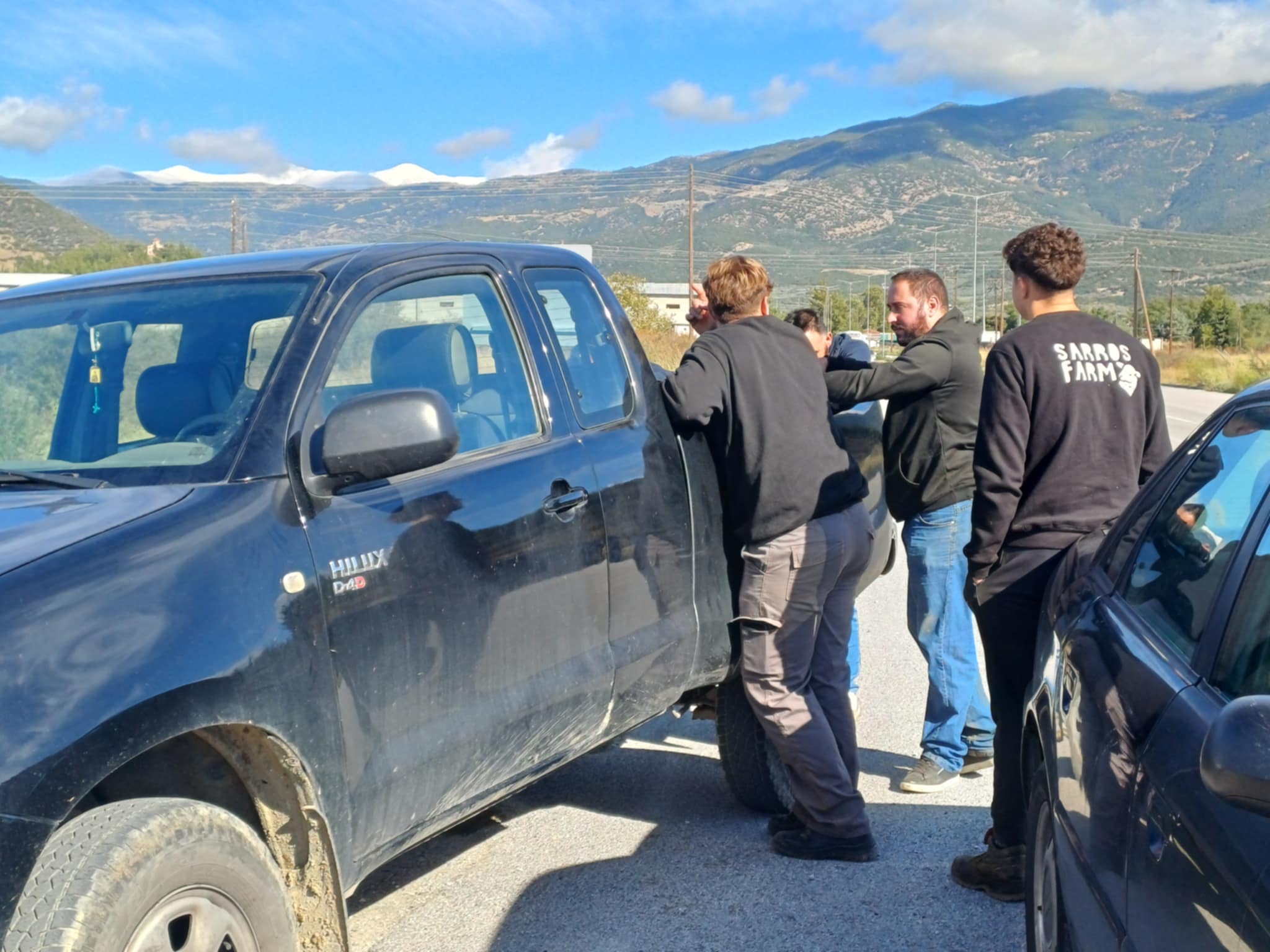 Έντονη διαμαρτυρία κτηνοτρόφων στους Γόννους για τον τόπο υγειονομικής ταφής προβάτων από μολυσμένη μονάδα (ΦΩΤΟ)