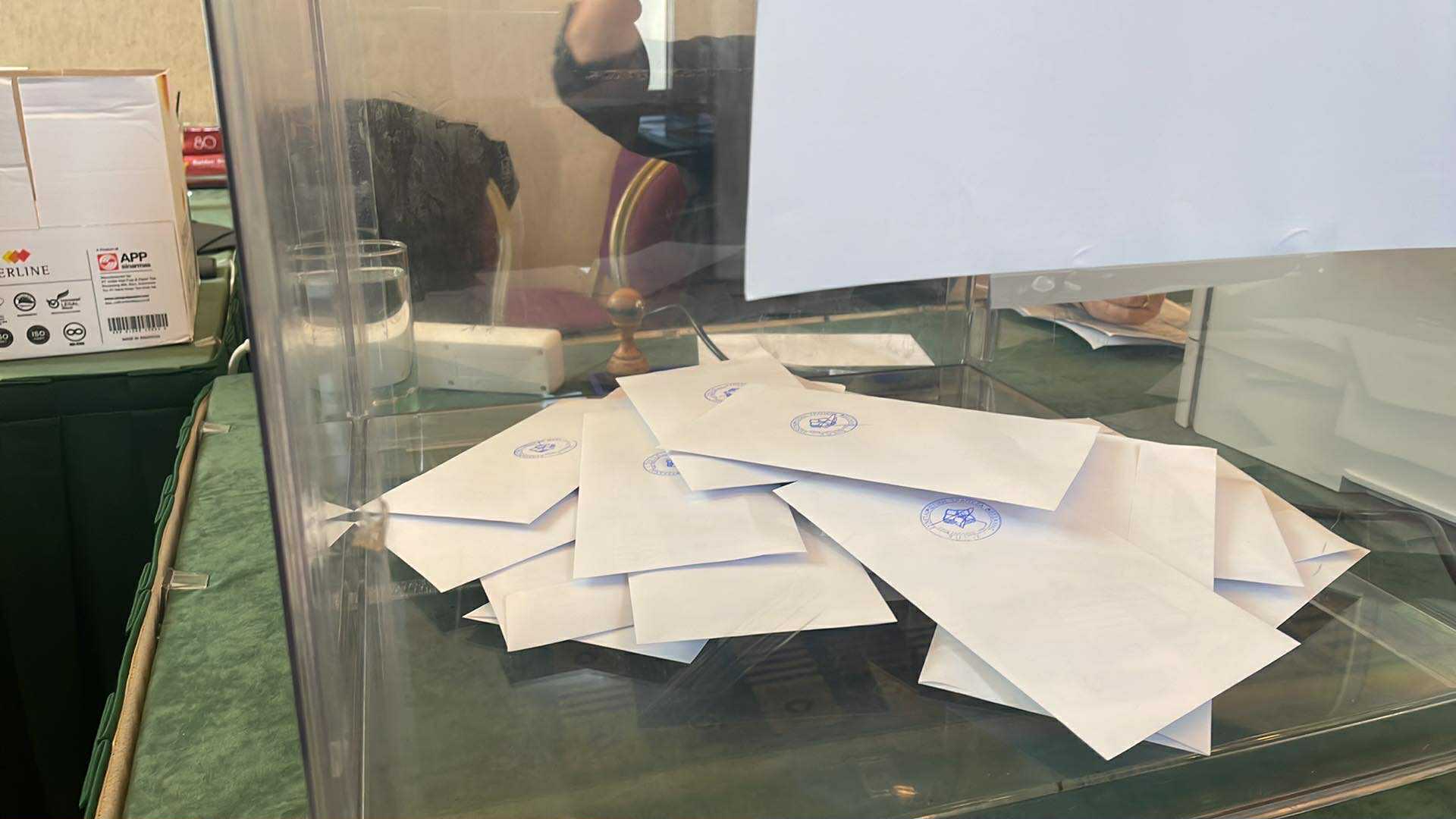 Eκλογές σήμερα στη Συνεταιριστική Τράπεζα Θεσσαλίας με αθρόα προσέλευση στη Λάρισα- Υποψήφιοι και  εκλογικά τμήματα (ΦΩΤΟ)