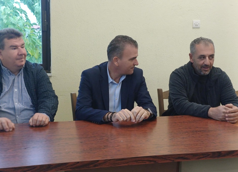 Επίσκεψη Μαμακου στη διμή στο Κουτσόχερο- συζήτηση με τους κατοίκους τςη Μάνδρας για την ασφάλεια στο χωριό (ΦΩΤΟ)