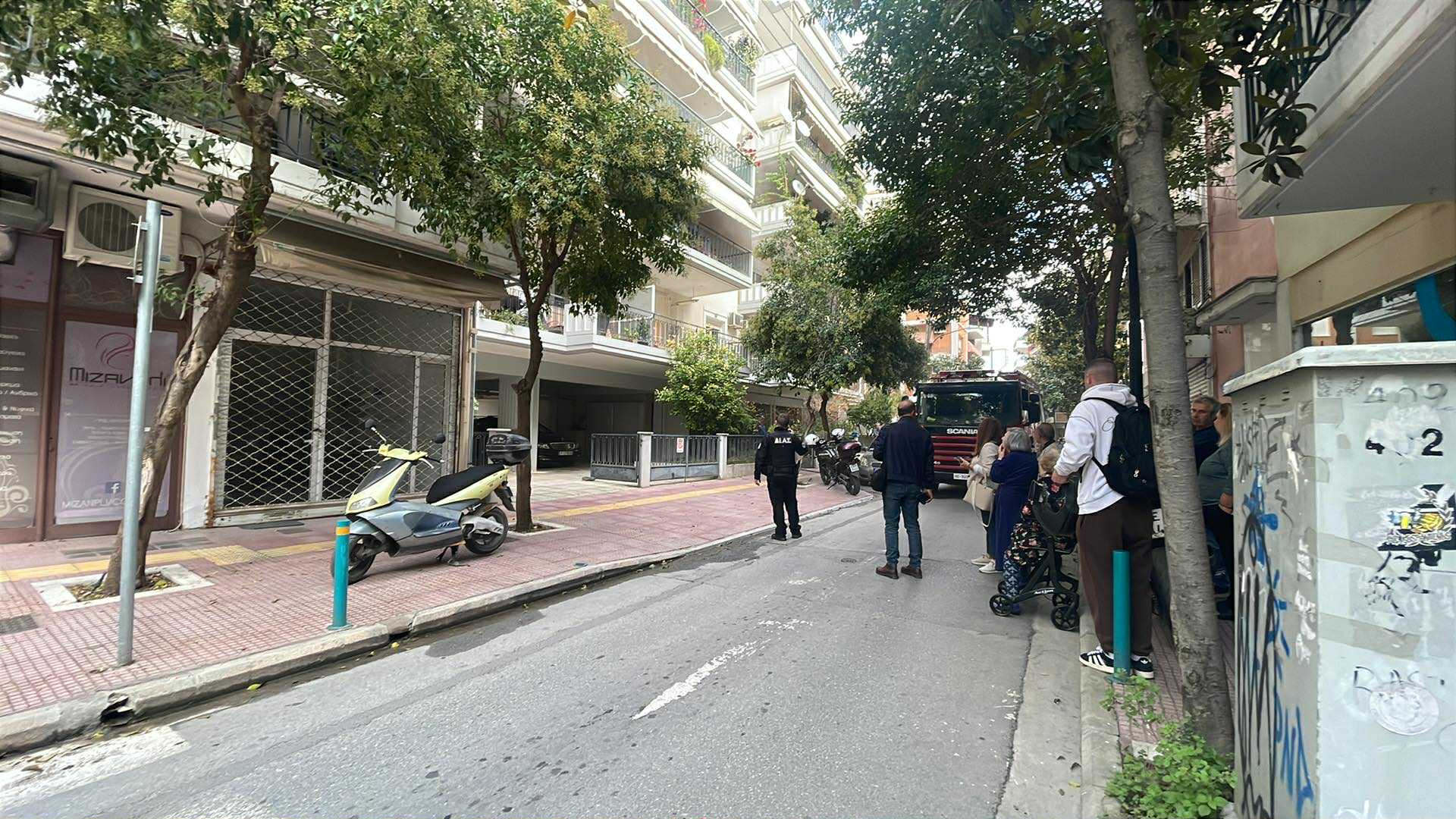 Συναγερμός στην Πυροσβεστική για φωτιά σε διαμέρισμα στο κέντρο της Λάρισας (FVTO)
