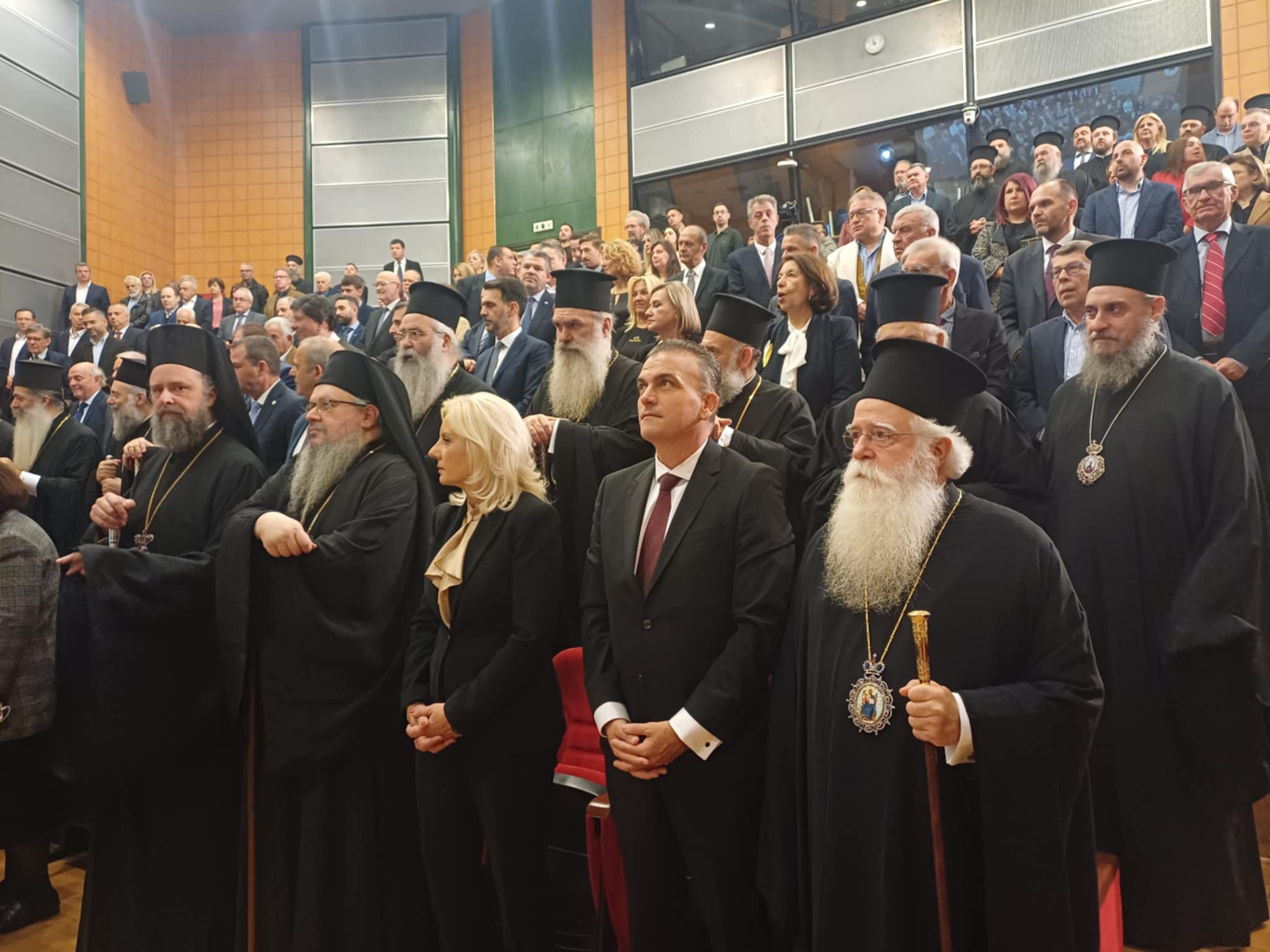 Συγκινητική βραδιά : Αναγόρευση του Αρχιεπισκόπου Αυστραλάις σε Επίτιμο Διδάκτορα της Ιατρικής Λάρισας ΦΩΤΟ)